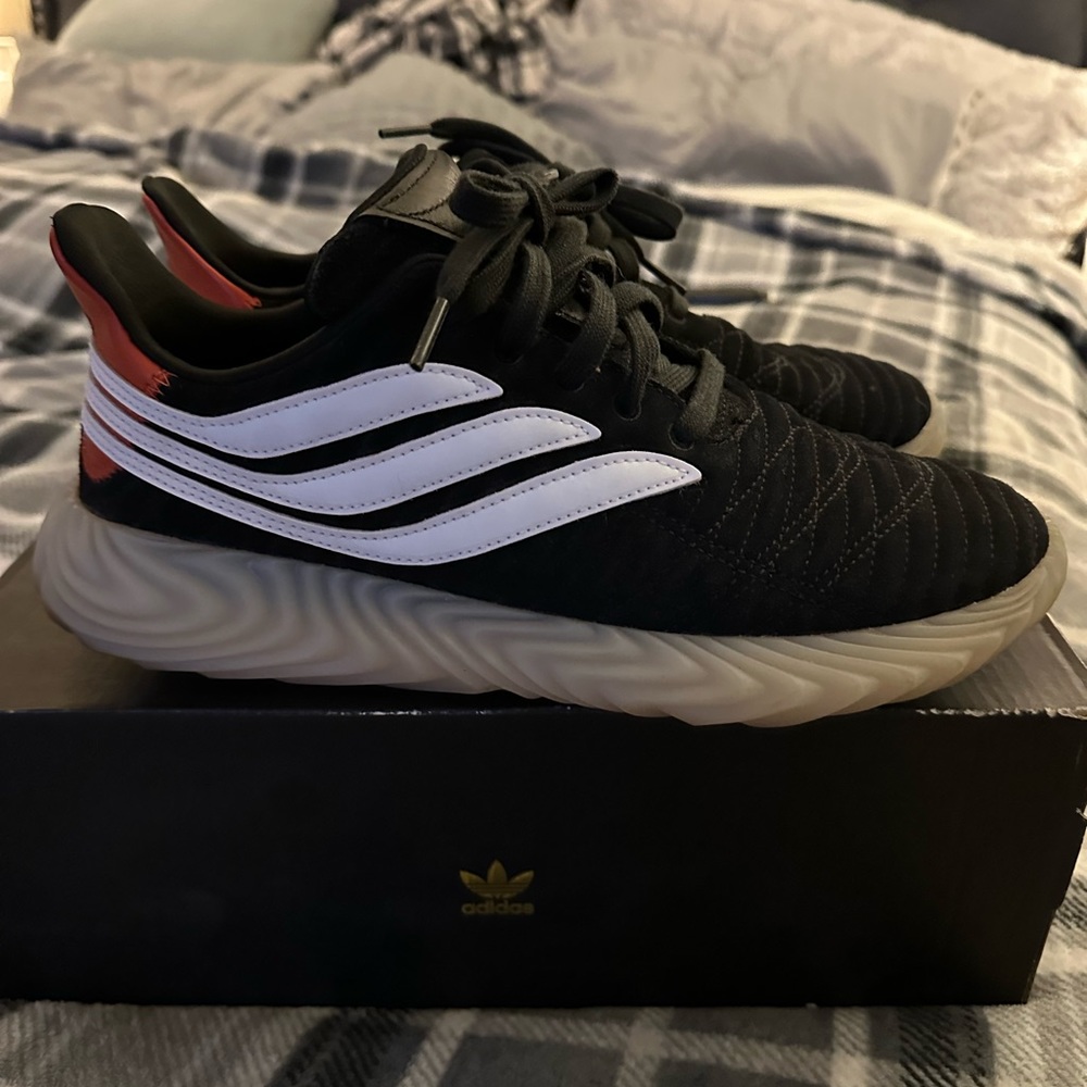 Adidas Sabakov size 10 men’s